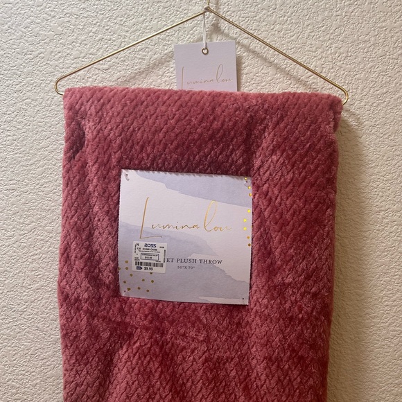 Lumina Lou Bedding Nwt Lumina Lou Plush Throw Blanket Pink Pink